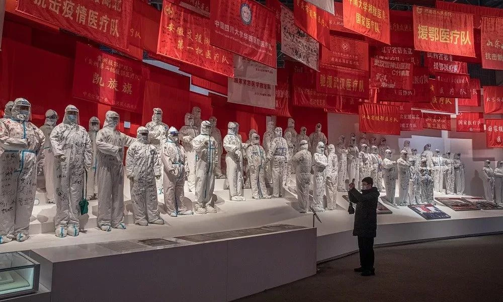 Ουχάν: Επετειακή έκθεση για τη πανδημία στην πόλη που ξεκίνησαν όλα